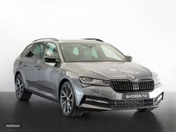 Gris Usado 2023 Skoda Superb SportLine Familiar | 35.500 € (Buen precio)