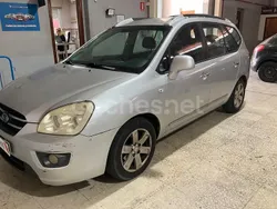 Gris / plata Usado 2009 Kia Carens Active Monovolumen | 5850 € (Precio justo)