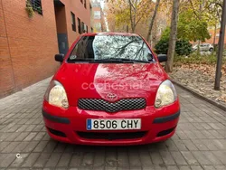 Rojo Usado 2003 Toyota Yaris T3 Berlina | 3800 € (Precio justo)