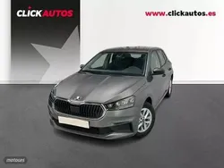 Gris Usado 2025 Skoda Fabia Essence Berlina | 17.450 € (Precio justo)
