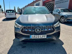Gris / plata Usado 2021 Mercedes GLA200 SUV | 25.990 € (Precio justo)