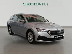 Gris plata Usado 2020 Skoda Octavia Ambition Familiar | 16.690 € (Precio justo)