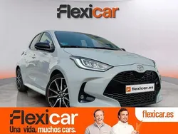Blanco Usado 2024 Toyota Yaris Hybrid Sport Berlina | 23.390 € (Un poco caro)