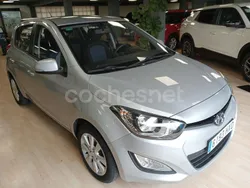 Gris / plata Usado 2014 Hyundai i20 Berlina | 8390 € (Precio justo)