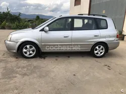 Gris / plata Usado 2004 Kia Carens LX Monovolumen | 2400 €