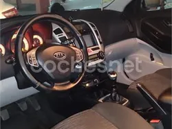Gris / plata Usado 2009 Kia ProCeed Active Utilitario | 2300 € (Caro)