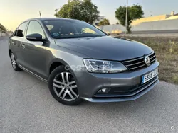 Gris / plata Usado 2016 VW Jetta Sportline Berlina | 12.300 € (Precio justo)