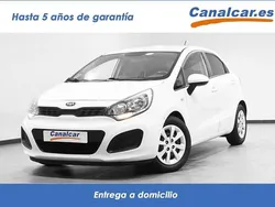 Blanco Usado 2014 Kia Rio Utilitario | 7291 € (Buen precio)