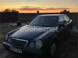 Verde Usado 2001 Mercedes E200 Classic Berlina | 2500 €