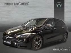 Nachtschwarz unilack Usado 2023 Mercedes B200 AMG line Monovolumen | 34.250 € (Precio justo)