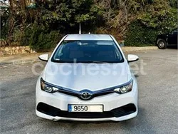 Blanco Usado 2017 Toyota Auris Business Edition Berlina | 9900 € (Precio justo)