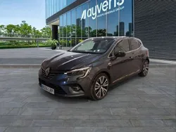 Gris Usado 2021 Renault Clio V Initiale Paris Utilitario | 18.700 € (Precio justo)