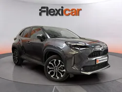 Gris Usado 2023 Toyota Yaris Hybrid Active | 22.290 € (Precio justo)