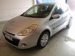 Plateado Usado 2010 Renault Clio II Authentique Utilitario | 4590 € (Un poco caro)