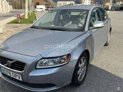 Gris / plata Usado 2010 Volvo S40 Drive Kinetic Berlina | 5400 € (Precio justo)