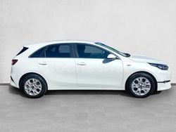 Blanco Usado 2024 Kia Ceed Berlina | 19.995 € (Precio justo)