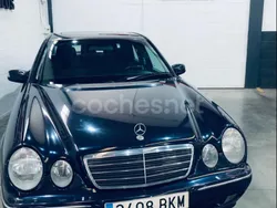 Azul Usado 2001 Mercedes E270 Elegance Berlina | 3150 €