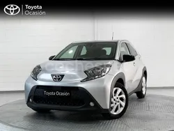 Gris / plata Usado 2023 Toyota Aygo Play Utilitario | 16.400 € (Un poco caro)