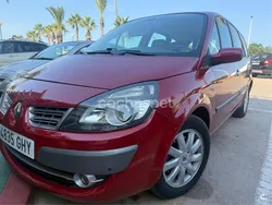 Granate Usado 2008 Renault Scénic II Dynamique Monovolumen | 3999 € (Precio justo)