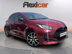 Granate Usado 2021 Toyota Yaris Hybrid Active Berlina | 17.990 € (Precio justo)