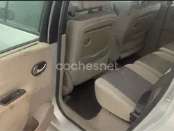 Gris / plata Usado 2004 Renault Scénic II Authentique Monovolumen | 2000 € (Precio justo)