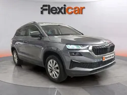 Gris Usado 2023 Skoda Karoq Ambition SUV | 20.990 €