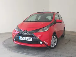 Rojo Usado 2015 Toyota Aygo X-play Utilitario | 7800 € (Caro)