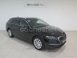 Negro Usado 2024 Skoda Octavia Selection Familiar | 33.800 € (Un poco caro)