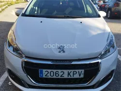 Blanco Usado 2018 Peugeot 208 Signature Sky Utilitario | 9200 € (Un poco caro)