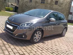 Gris / plata Usado 2019 Peugeot 208 Active Utilitario | 5999 € (Precio justo)