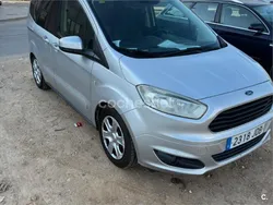 Gris / plata Usado 2015 Ford Tourneo Courier Trend Monovolumen | 8000 € (Super precio)