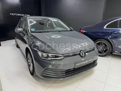 Gris / plata Usado 2021 VW Golf VIII Life Berlina | 19.990 € (Precio justo)