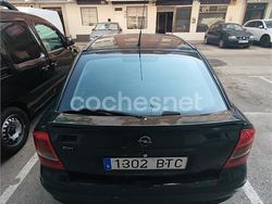 Verde Usado 2002 Opel Astra Club Berlina | 1200 € (Precio justo)
