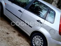 Gris / plata Usado 2004 Ford Fiesta Utilitario | 2100 € (Precio justo)
