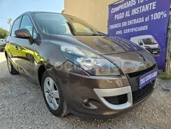 Marrón Usado 2011 Renault Scénic III Bose Edition Monovolumen | 4999 € (Precio justo)