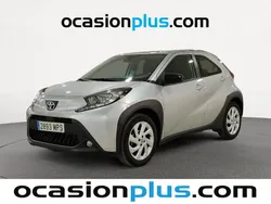Gris Usado 2024 Toyota Aygo Play Utilitario | 13.819 € (Precio justo)