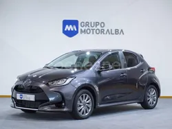 Gris / plata Usado 2023 Mazda 2 Homura-Line Berlina | 22.490 €