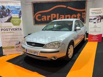 Usado Ford Mondeo Trend 125 CV (91 kW) 2001 Gris / plata Berlina