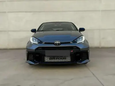 Usado Toyota Yaris 280 CV (205 kW) 2024 Gris Utilitario
