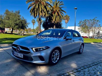 Usado Mercedes A180 109 CV (80 kW) 2019 Gris / plata Berlina