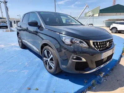 Usado Peugeot 3008 Allure 130 CV (95 kW) 2020 Gris / plata SUV