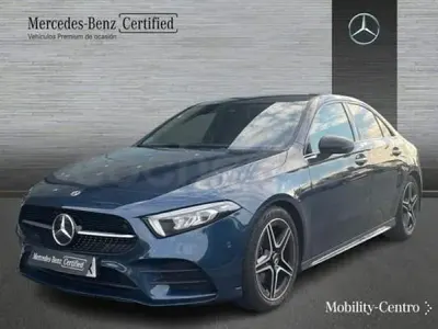 Usado Mercedes A200 AMG line 163 CV (119 kW) 2021 Azul denim Berlina