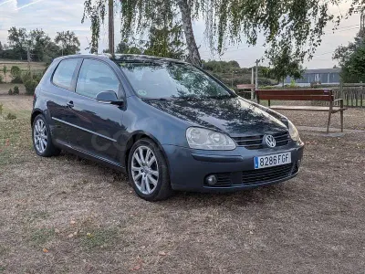 Usado VW Golf V Highline 105 CV (77 kW) 2007 Azul Berlina