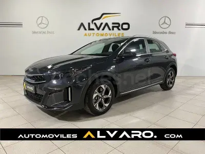 Usado Kia XCeed 100 CV (73 kW) 2024 Gris / plata SUV