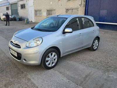 Usado Nissan Micra Acenta 80 CV (58 kW) 2012 Gris Utilitario