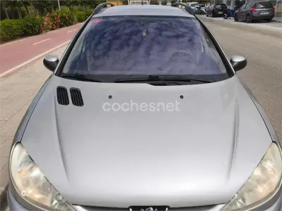Usado Peugeot 206 90 CV (66 kW) 2005 Gris / plata Familiar