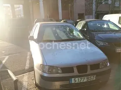 Usado Seat Ibiza Stella 90 CV (66 kW) 2002 Gris / plata Utilitario