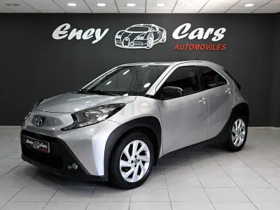 Usado Toyota Aygo X 72 CV (52 kW) 2024 Gris / plata SUV