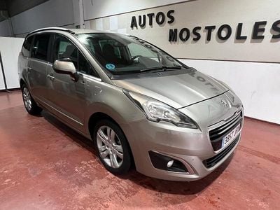 Gris Usado 2016 Peugeot 5008 Style Monovolumen | 5995 € (Precio justo)