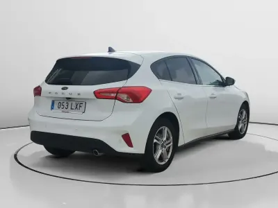Usado Ford Focus Trend 120 CV (88 kW) 2022 Blanco Berlina